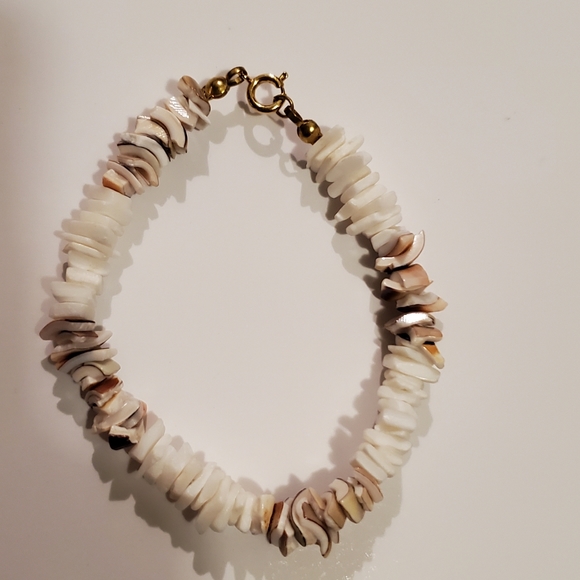 Seashell Bracelet 7 Inches In Length - Picture 8 of 8